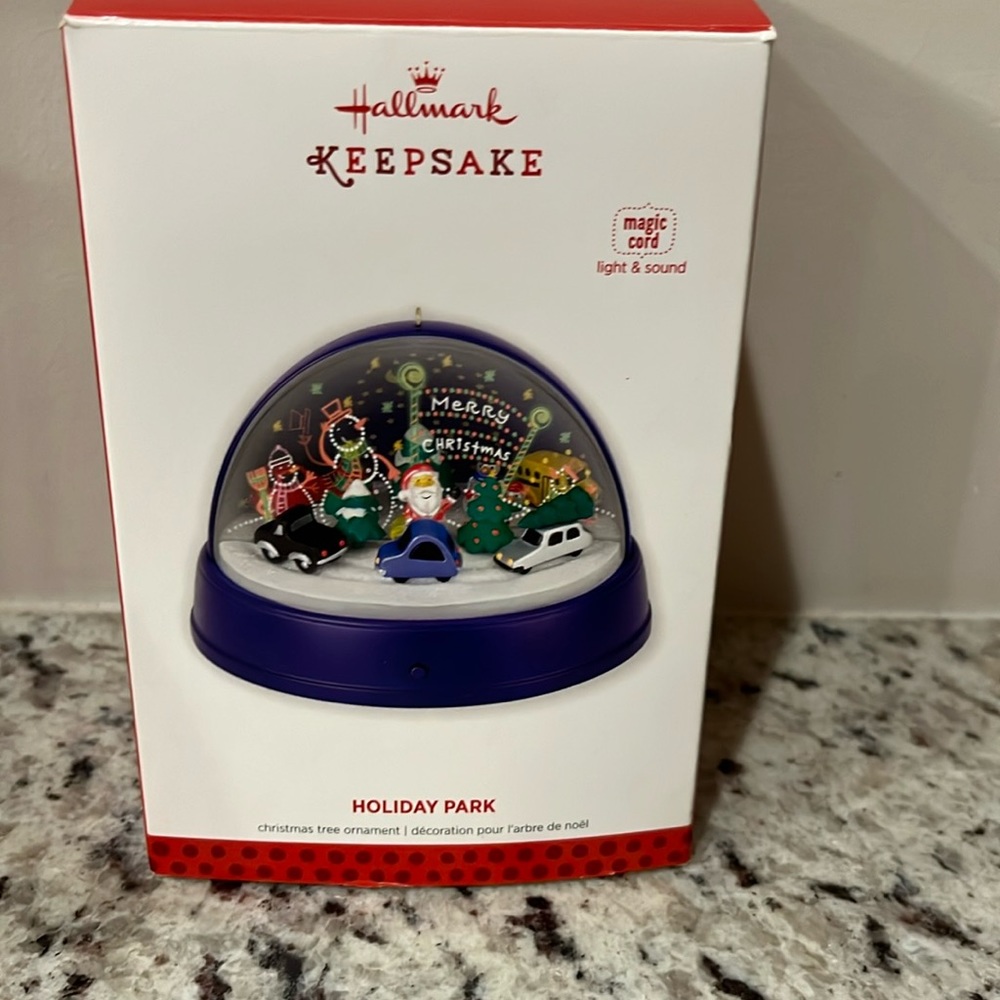 Hallmark keepsake magic, cord light and sound holiday Park ornament